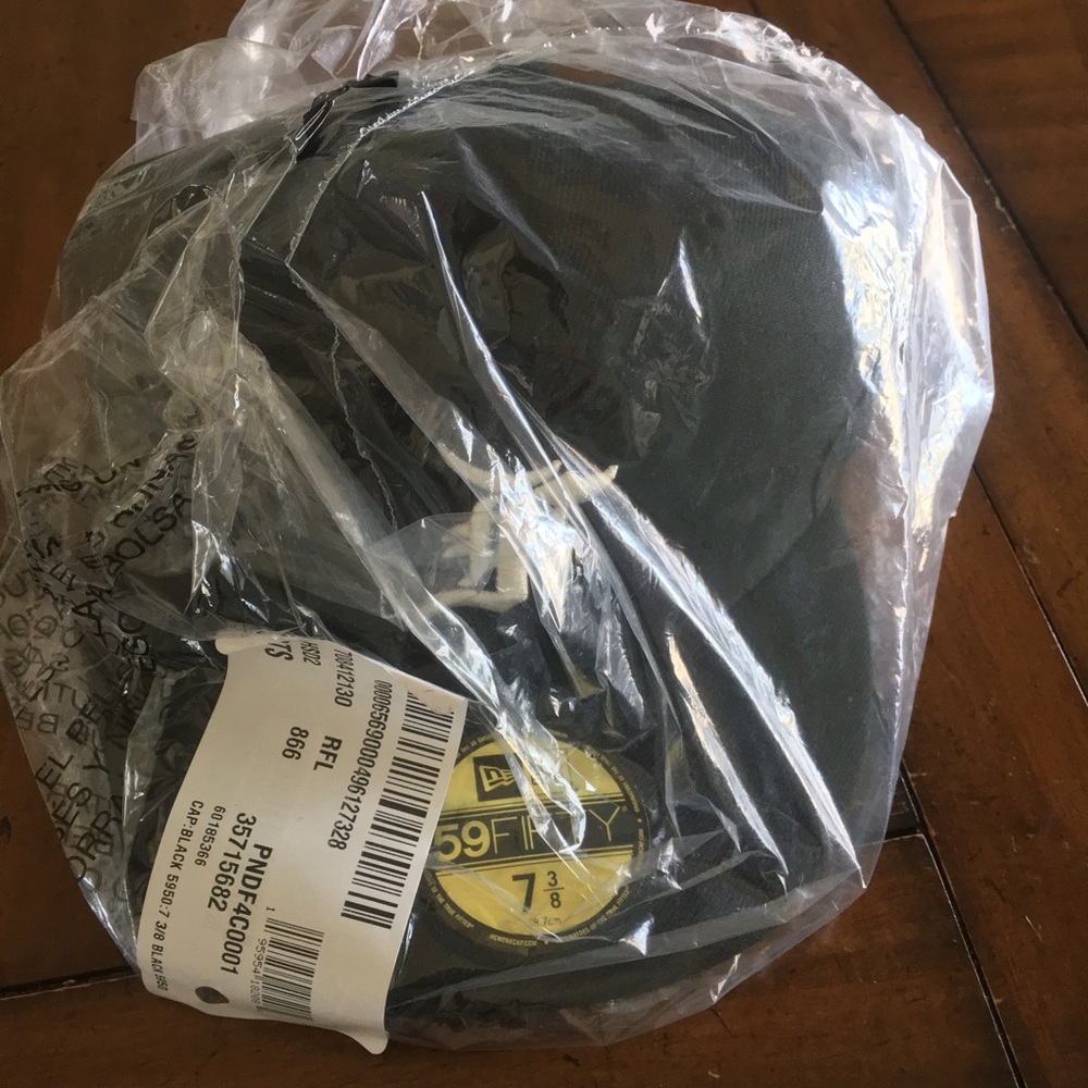 Fear Of God Essentials MLB Black fitted cap size 7 3/8.